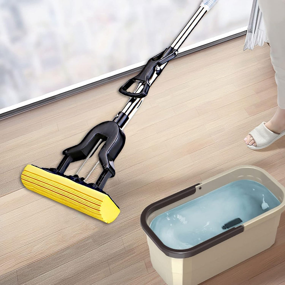 Self-wringing twist mop mechanism on the handle, close-up